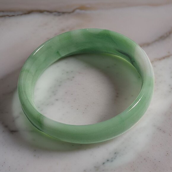 Green Jade Bangle - Picture 2 of 11